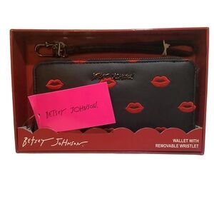 Betsey Johnson Lips Zip Around Wristlet Wallet New